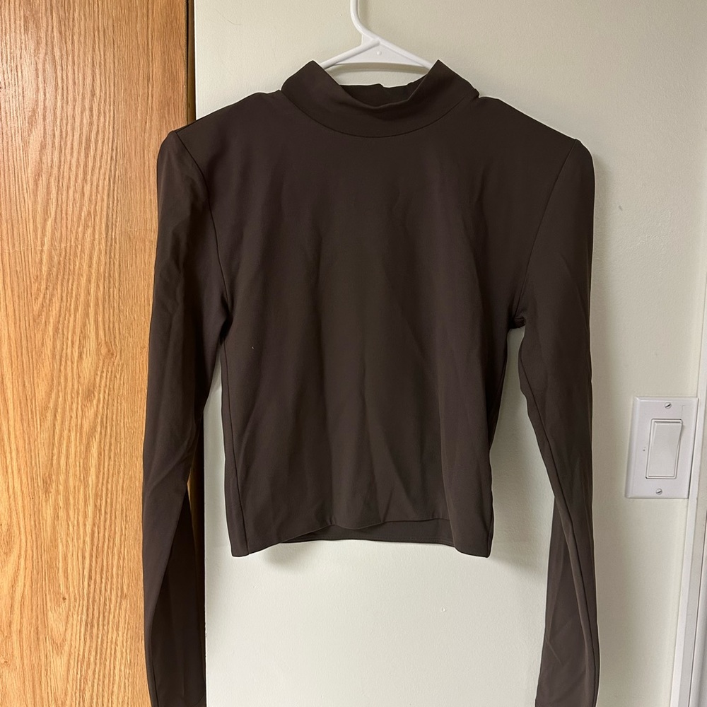 Aritzia Babaton Contour Mockneck Longsleeve